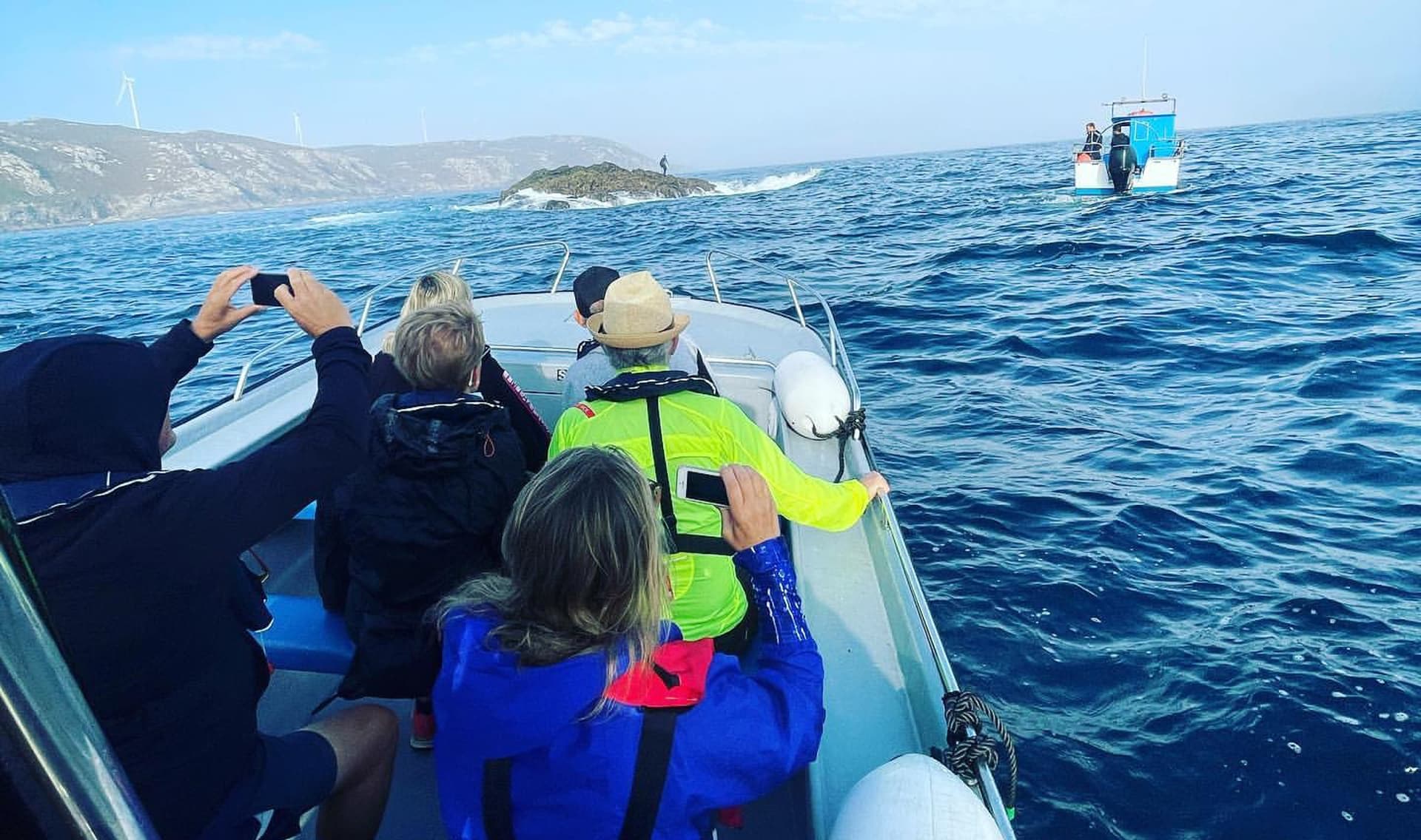 Rutas en barco desde Ponteceso para descubrir lugares únicos