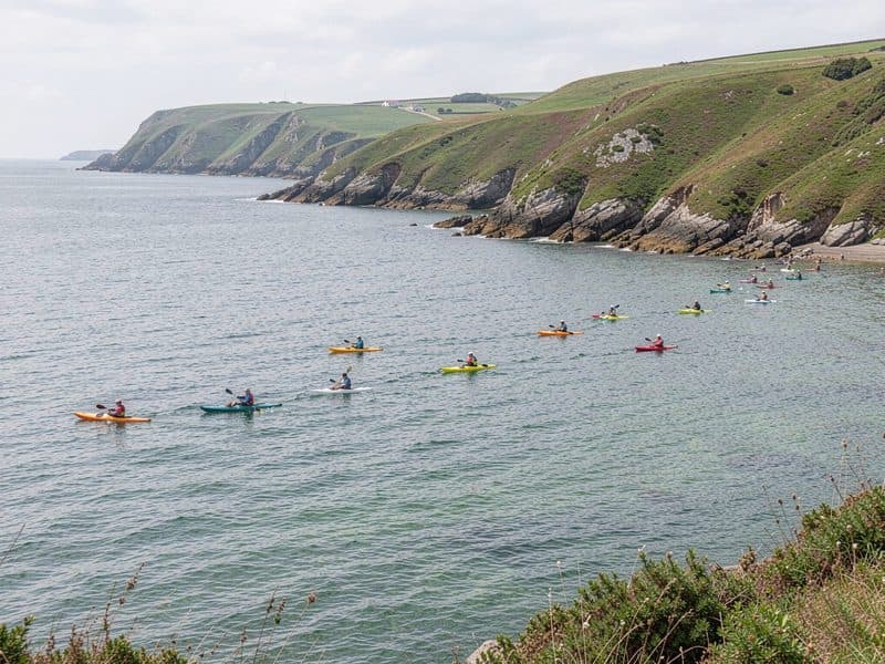 Alquiler de kayak de jornada completa para recorrer el litoral de Ponteceso